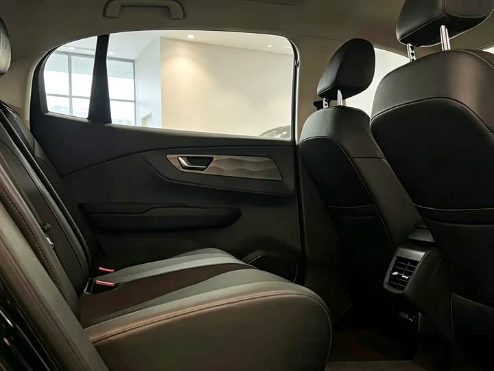 Hongqi E-QM5, 2023 — фото 7 из 9