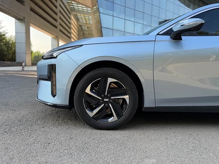 Geely Galaxy L6, 2025 — фото 9 из 9