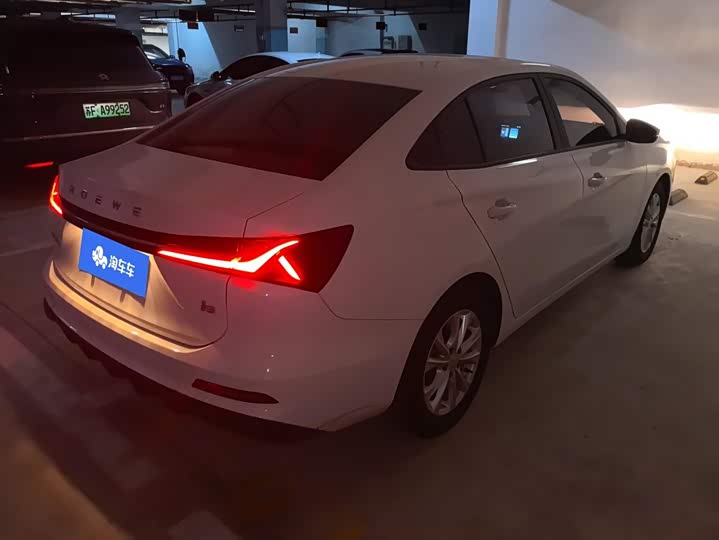 Roewe i5, 2024 — фото 3 из 9