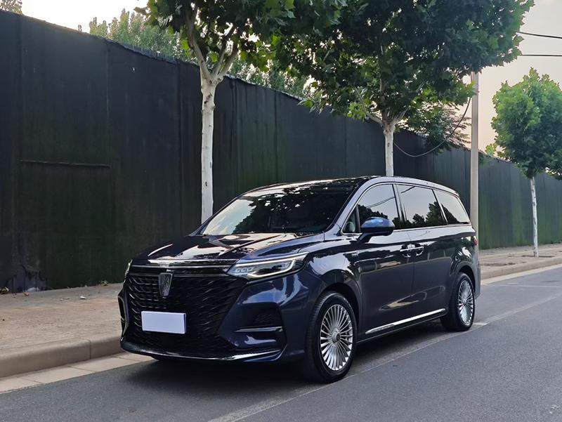 Roewe iMax 8, 2023 — купить в Казани под ключ