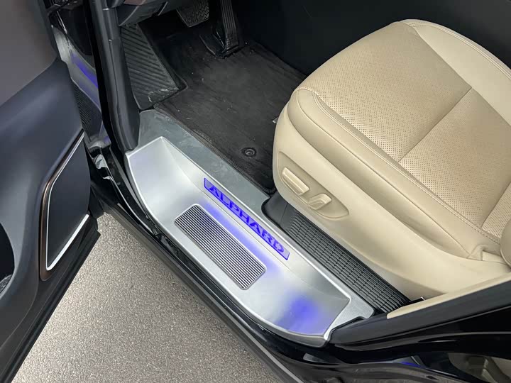 Toyota Alphard, 2024 — фото 4 из 9