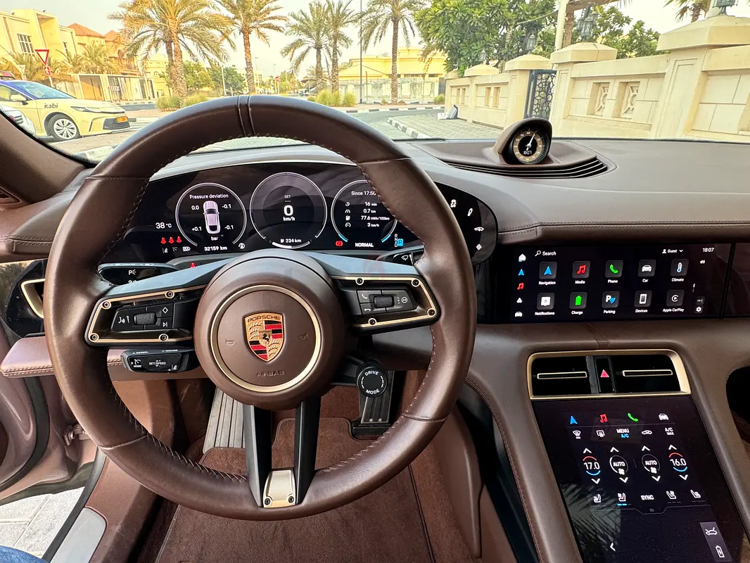 Porsche Taycan, 2025 — фото 6 из 10