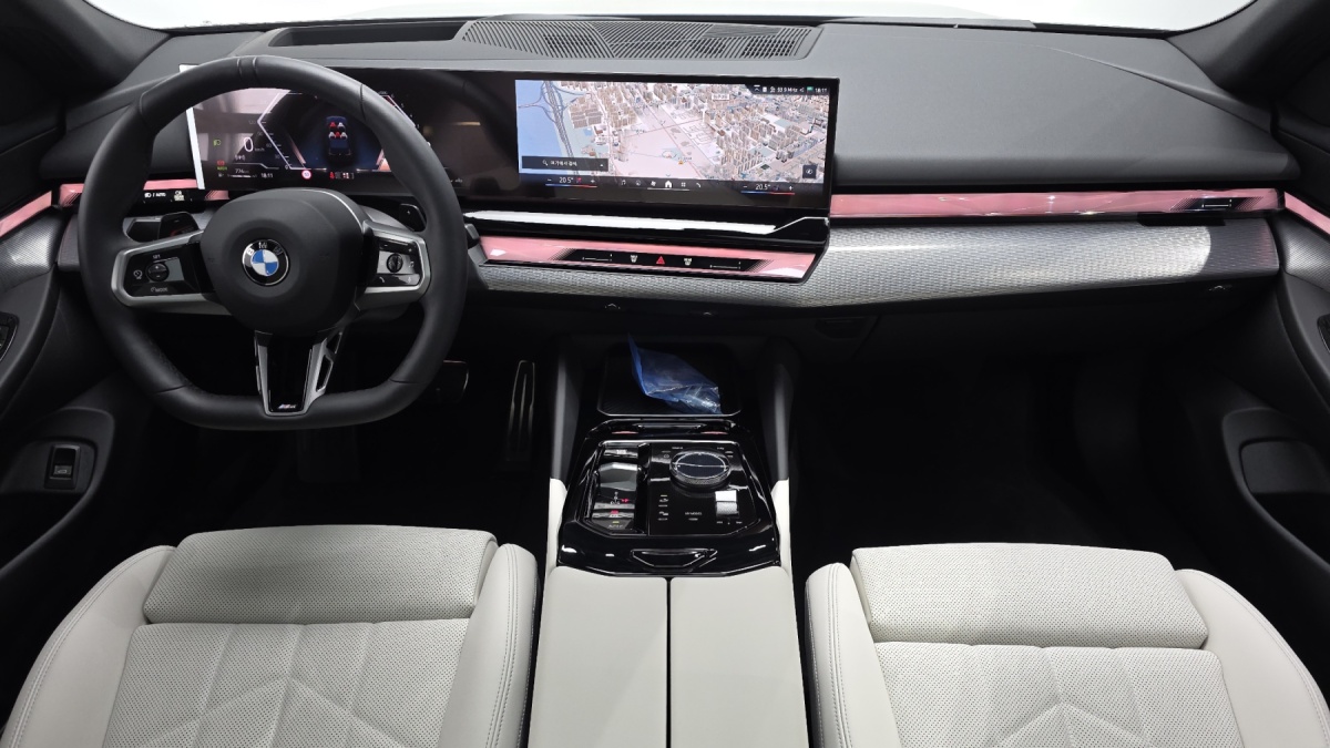 BMW 5 Series, 2025 — фото 7 из 12