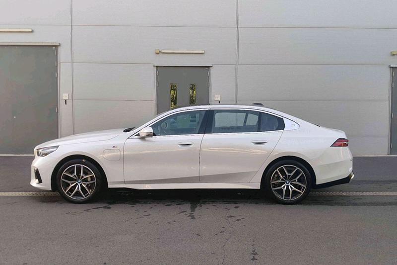BMW i5, 2025 — фото 3 из 12