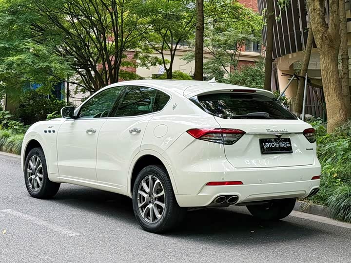 Maserati Levante, 2022 — фото 4 из 9