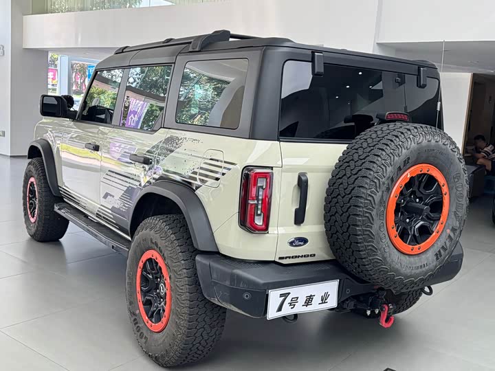 Ford Bronco, 2025 — фото 6 из 9