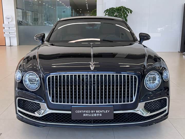 Bentley Flying Spur, 2023 — фото 2 из 9