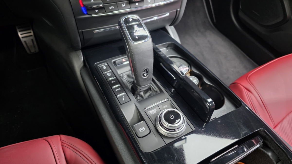 Maserati Ghibli, 2022 — фото 9 из 12