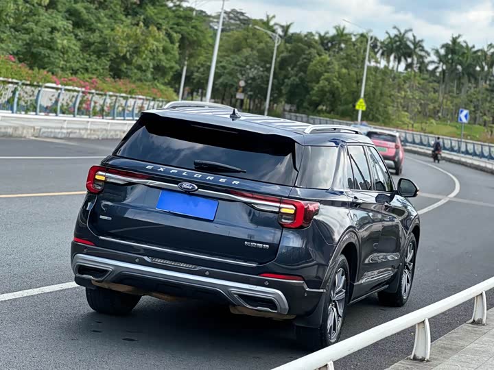 Ford Explorer, 2022 — фото 7 из 9