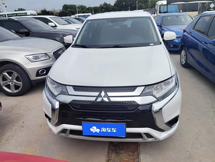 Mitsubishi Outlander, 2022 — фото 2 из 9