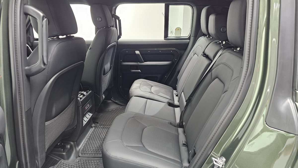 Land Rover Defender, 2025 — фото 4 из 12
