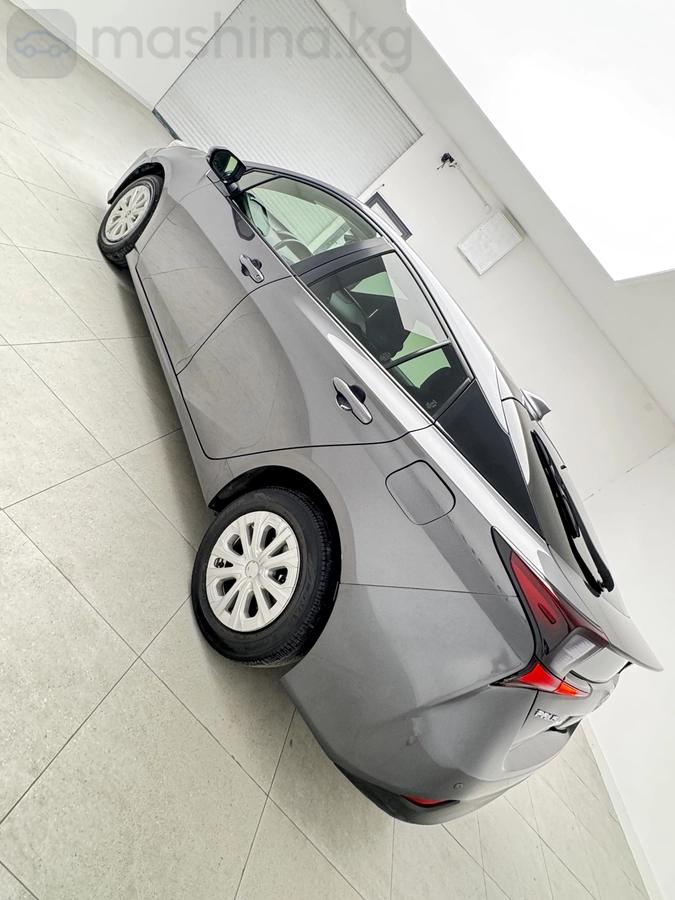 Toyota Prius, 2021 — фото 6 из 11