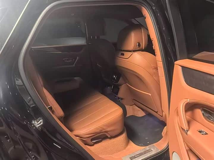Bentley Bentayga Hybrid, 2022 — фото 5 из 7