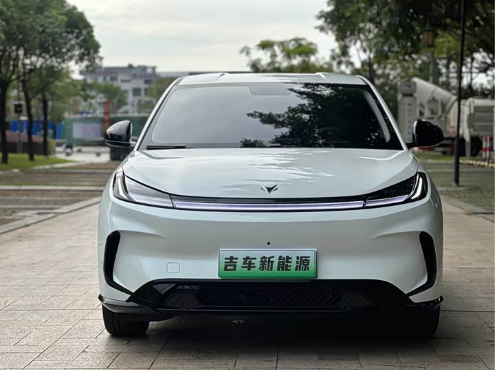 BAIC Arcfox T1, 2025 — фото 2 из 9