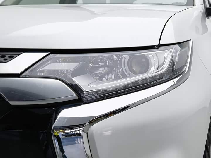 Mitsubishi Outlander, 2021 — фото 7 из 9
