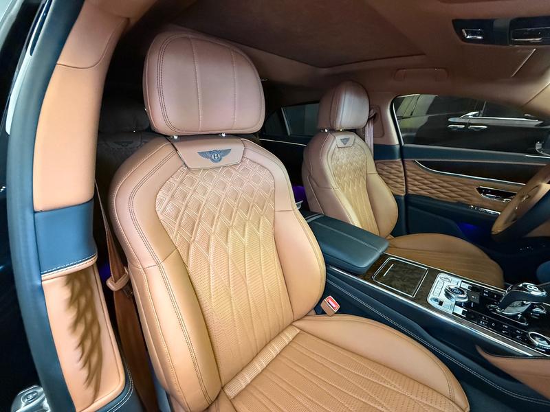 Bentley Flying Spur, 2024 — фото 10 из 12