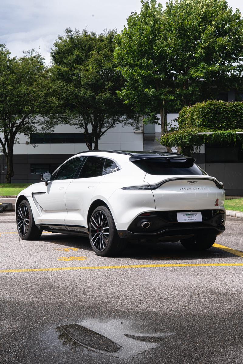 Aston Martin DBX, 2023 — фото 5 из 11
