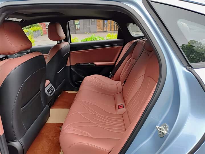 Geely Galaxy L6, 2025 — фото 8 из 9