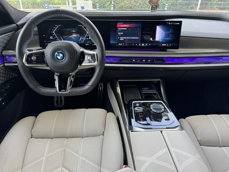 BMW i7, 2025 — фото 10 из 12