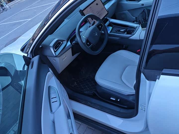 BAIC Arcfox Alpha S5, 2025 — фото 5 из 9