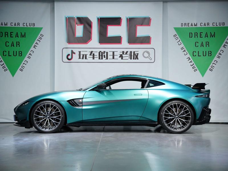 Aston Martin V8 Vantage, 2022 — фото 3 из 12