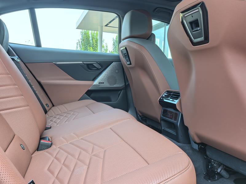 BMW i5, 2025 — фото 11 из 12