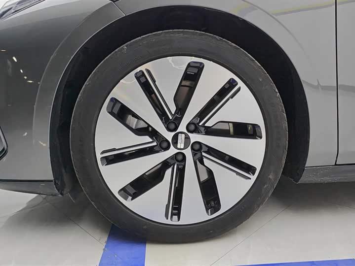 Geely Galaxy E8, 2024 — фото 6 из 9