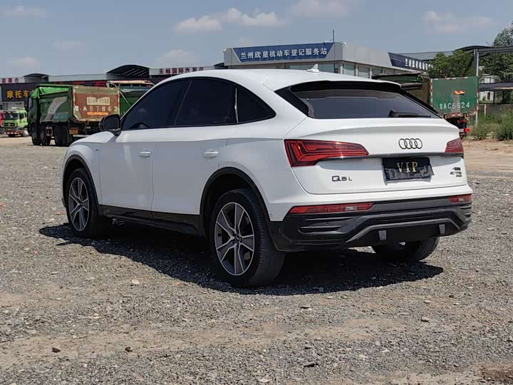 Audi Q5L Sportback, 2023 — фото 7 из 9
