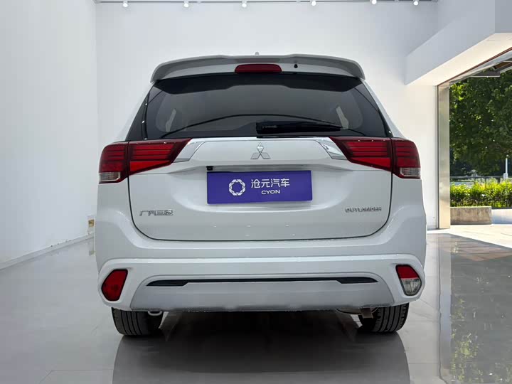 Mitsubishi Outlander, 2023 — фото 5 из 9