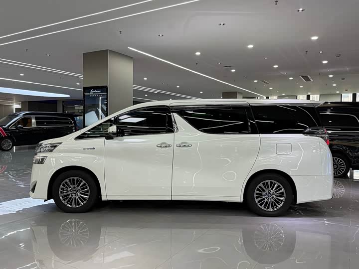 Toyota Vellfire, 2022 — фото 3 из 9