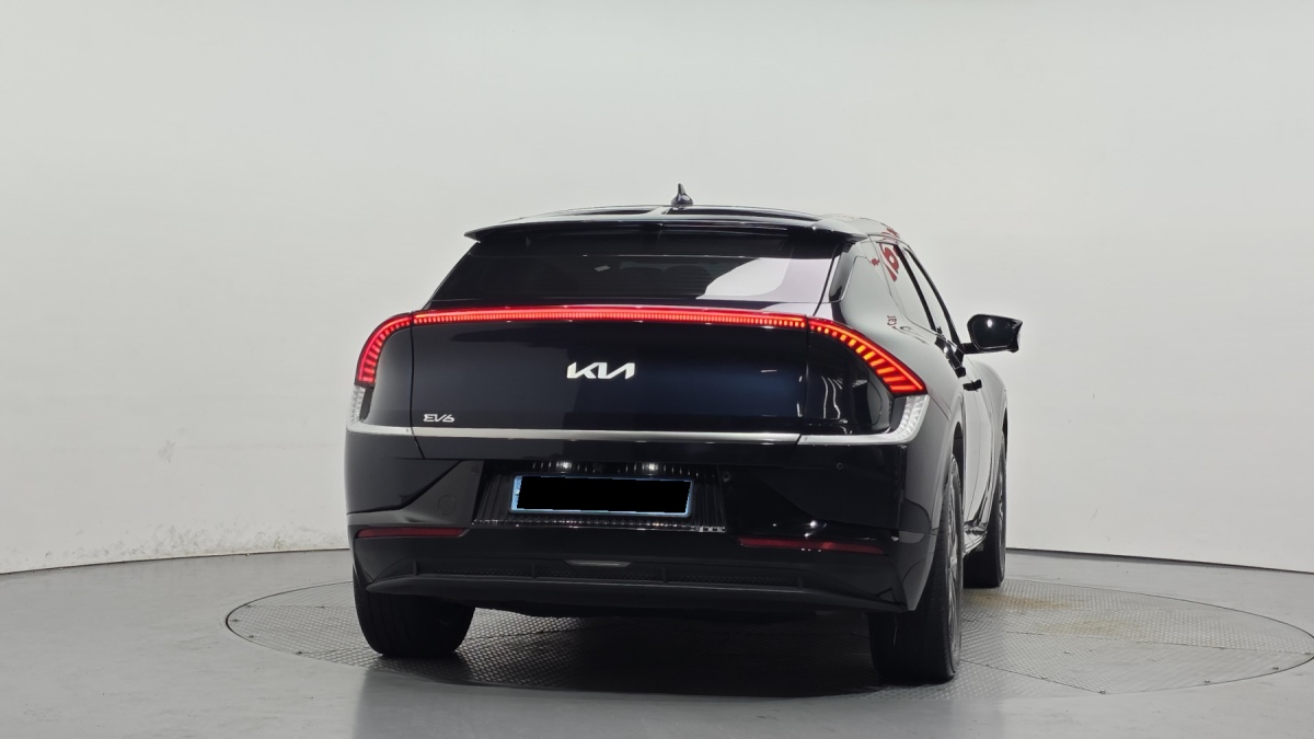 Kia EV6, 2023 — фото 4 из 12