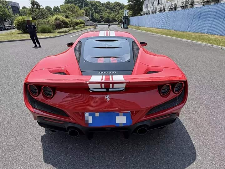 Ferrari F8, 2022 — фото 5 из 9