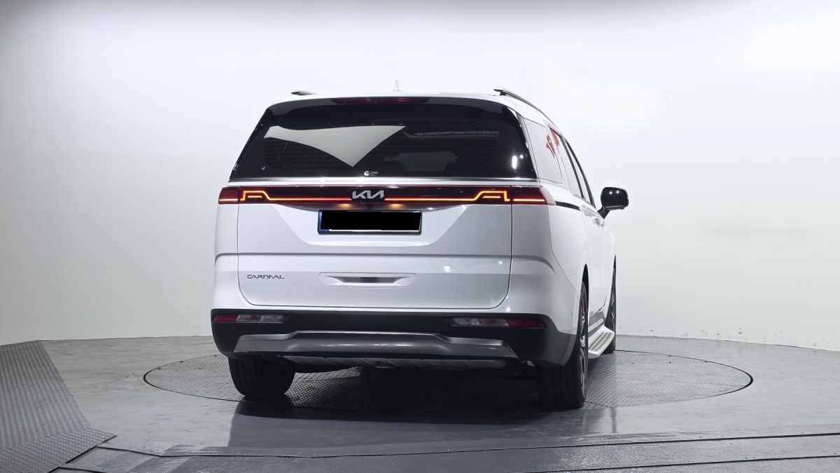 Kia Carnival, 2023 — фото 4 из 12