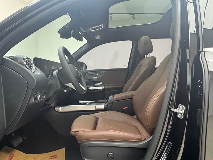 Mercedes-Benz GLB-Class, 2024 — фото 9 из 9