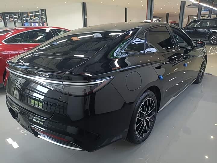 BYD Seal 07 DM-i Hybrid, 2025 — фото 7 из 9