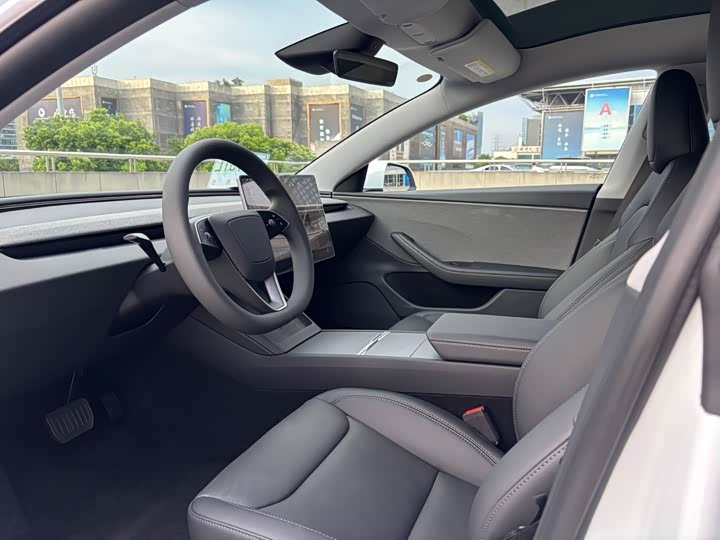 Tesla Model 3, 2026 — фото 7 из 9