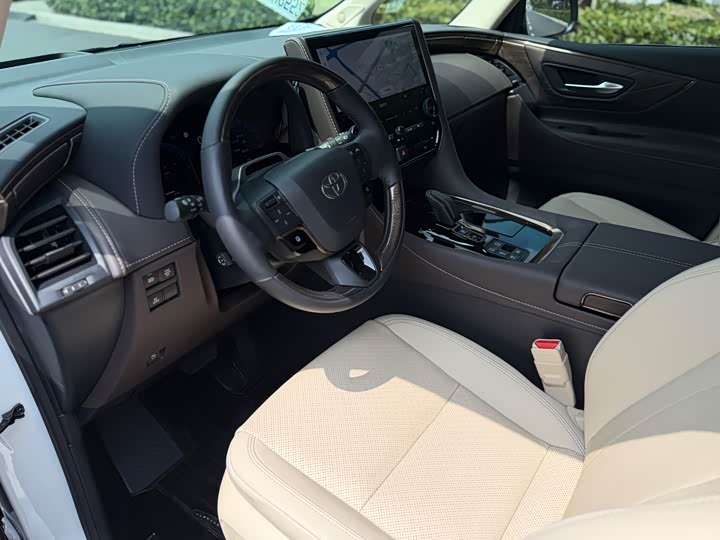 Toyota Alphard, 2023 — фото 8 из 9