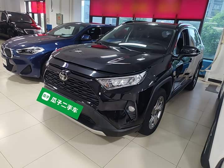Toyota RAV4, 2023 — купить в Москве под ключ