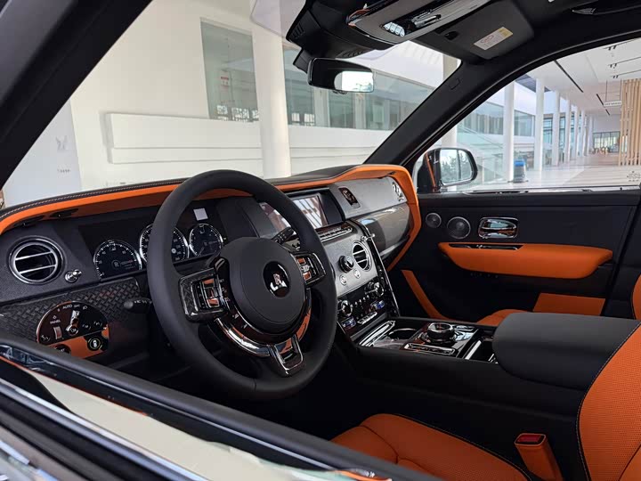 Rolls-Royce Cullinan, 2023 — фото 6 из 9
