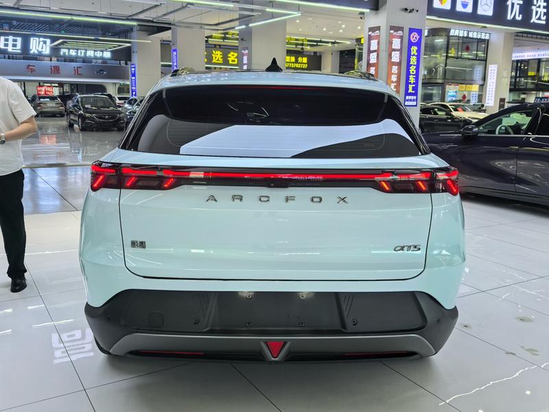 BAIC Arcfox Alpha T5, 2024 — фото 5 из 12