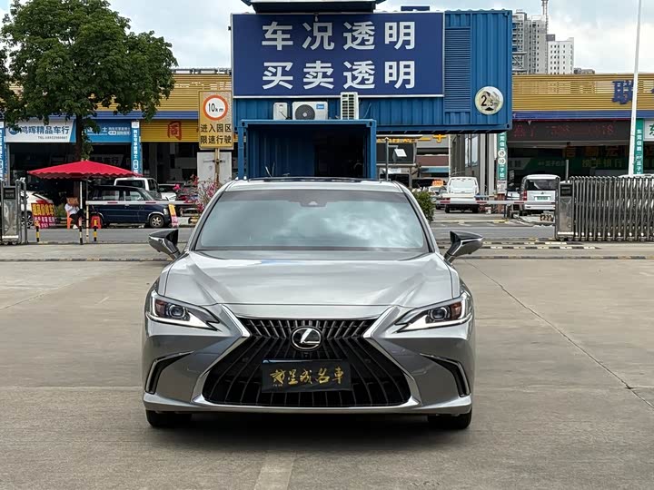 Lexus ES, 2023 — фото 2 из 9