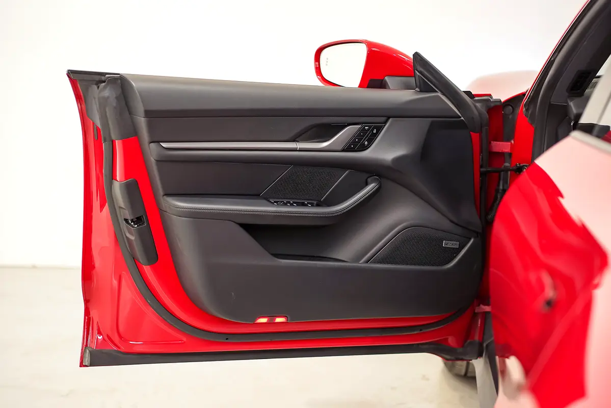 Porsche Taycan, 2025 — фото 8 из 10