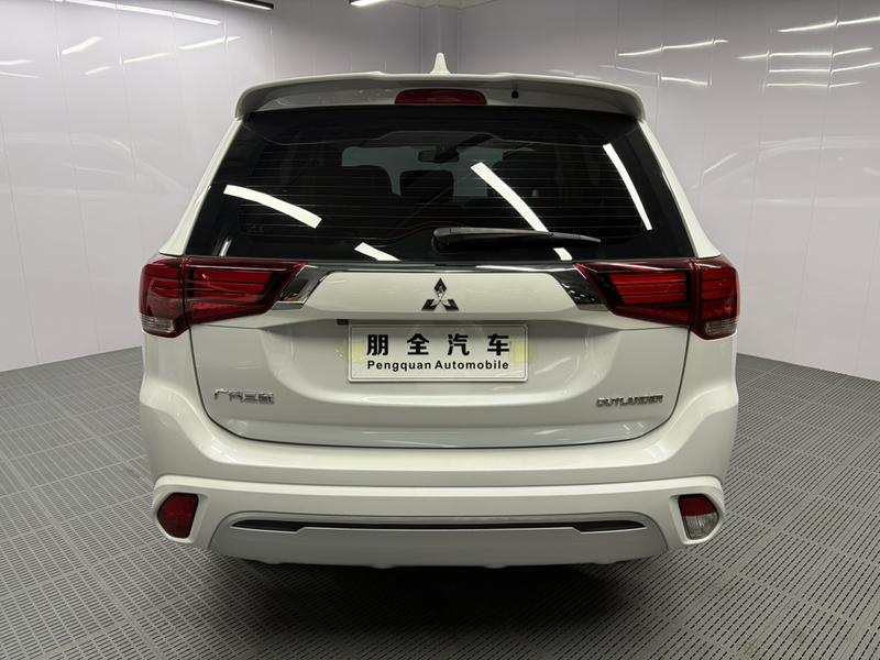 Mitsubishi Outlander, 2022 — фото 5 из 12