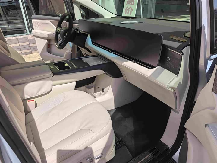 Buick OMPV, 2025 — фото 7 из 9