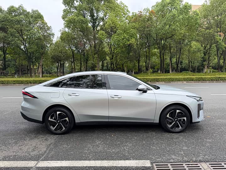 Geely Galaxy L6, 2025 — фото 4 из 9
