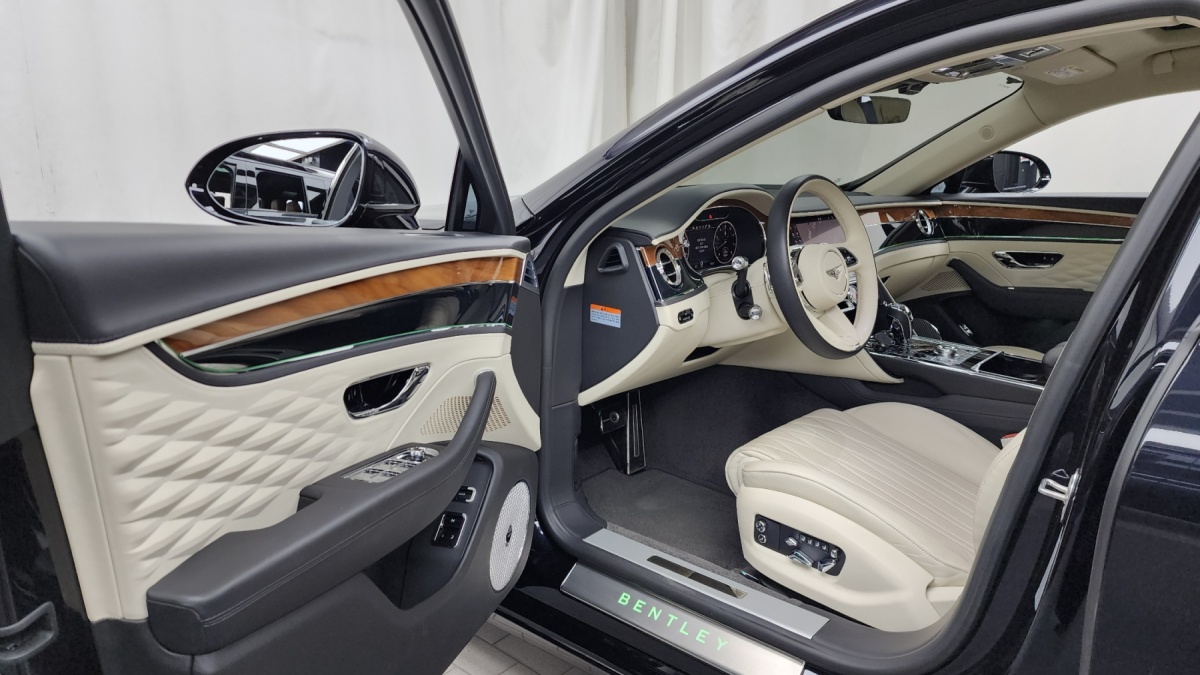 Bentley Flying Spur, 2022 — фото 9 из 12