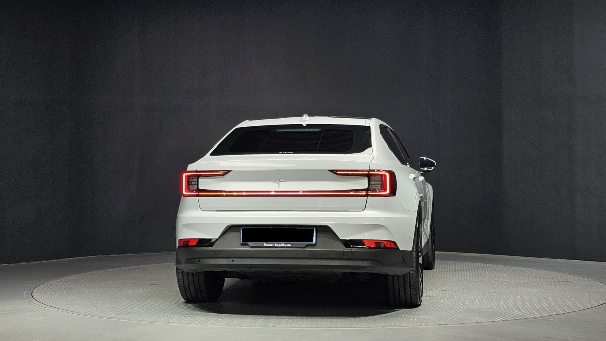 Polestar 2, 2022 — фото 4 из 12