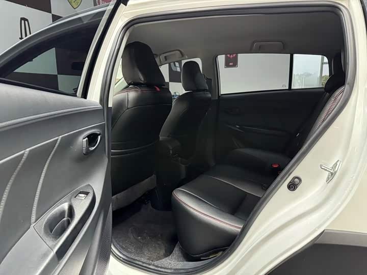 Toyota Yaris L Hatchback, 2022 — фото 8 из 9