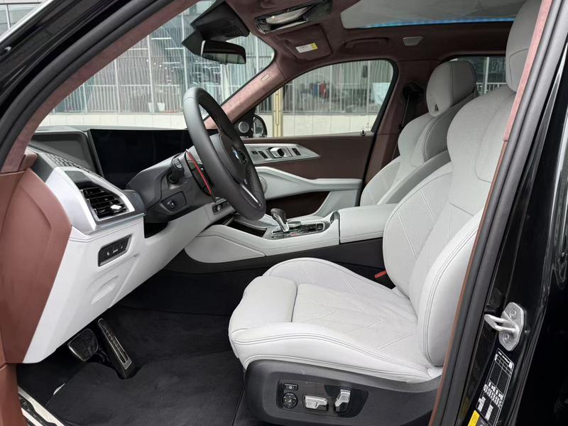 BMW XM, 2024 — фото 11 из 12