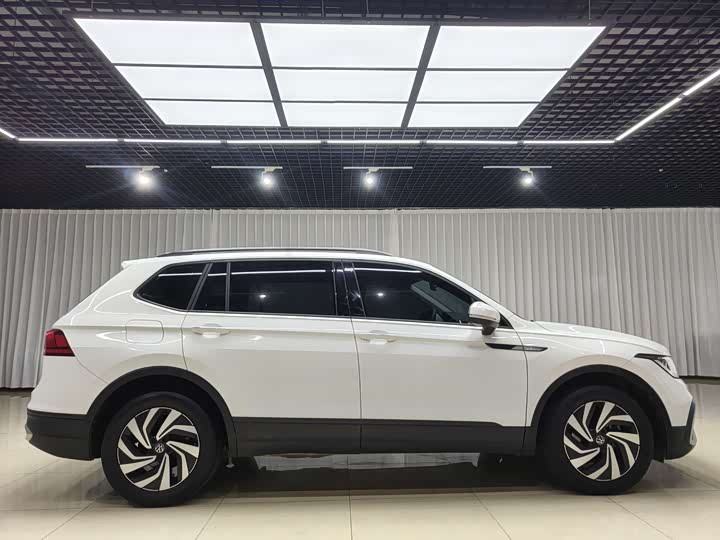 Volkswagen Tiguan L Pro, 2022 — фото 4 из 9